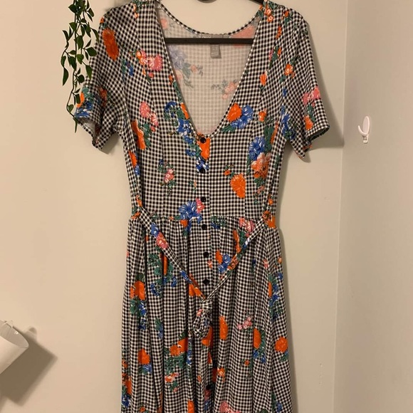 Gingham dress with floral design - Picture 3 of 3